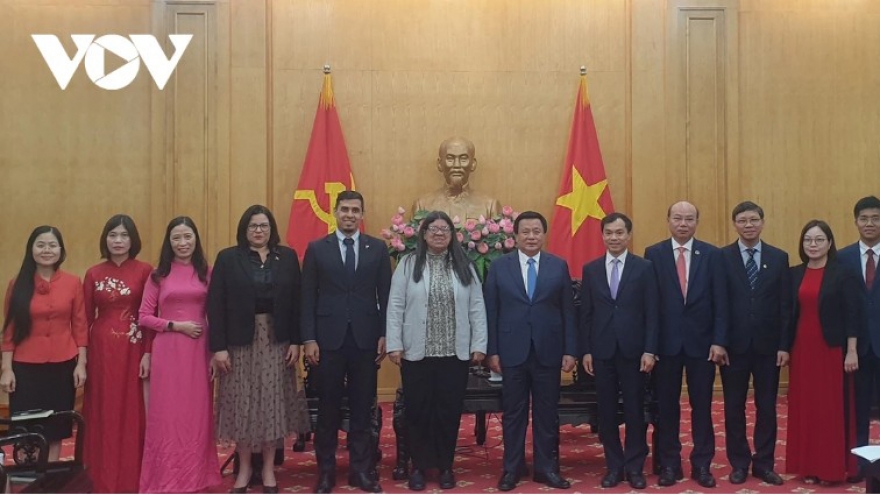 Vietnam, Venezuela promote training and capacity building for officials